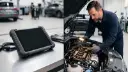 دستگاه دیاگ (Diagnostic Tool) روی میز کار در کنار موتور خودرو