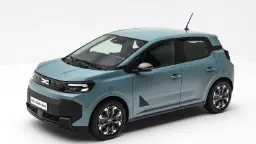خودرو برقی داچیا اسپرینگ (Dacia Spring) با رنگ آبی روشن در استودیو
