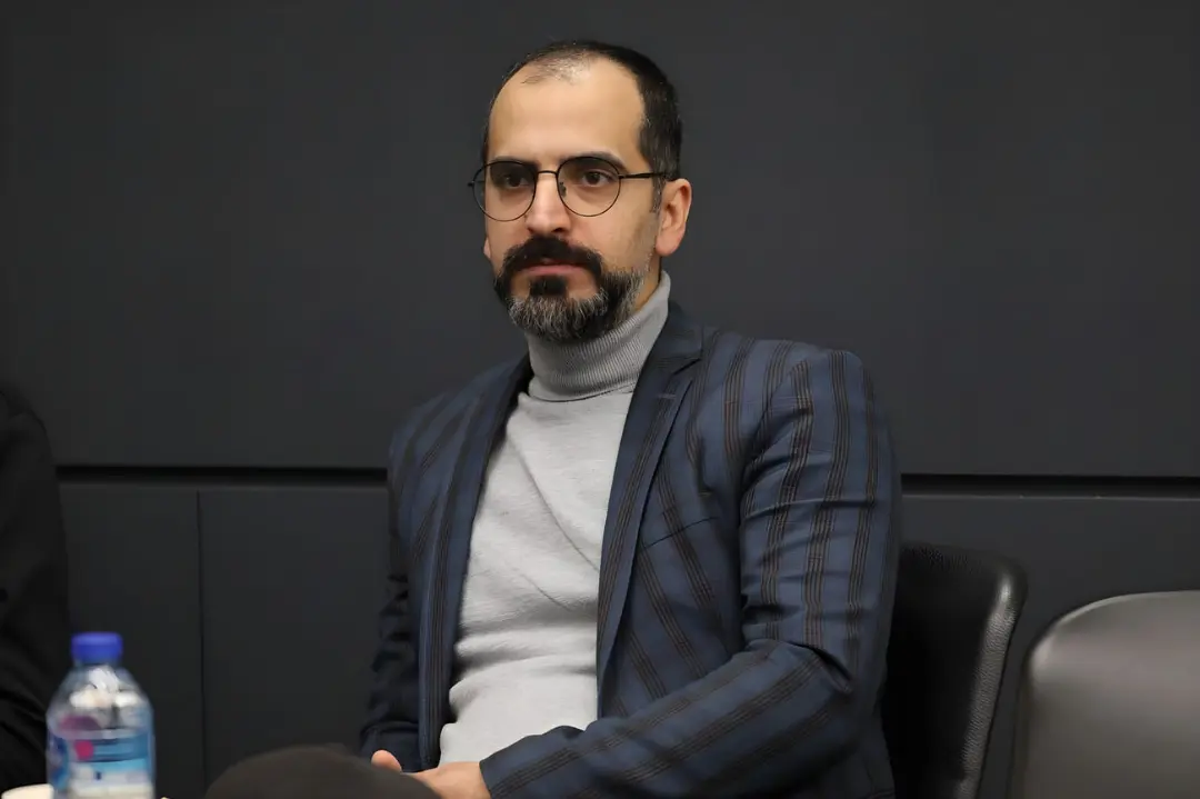 دانیال ارجمندی (Danial Arjamandi) مدیرعامل پلتفرم ماشینااا در یک نشست خبری