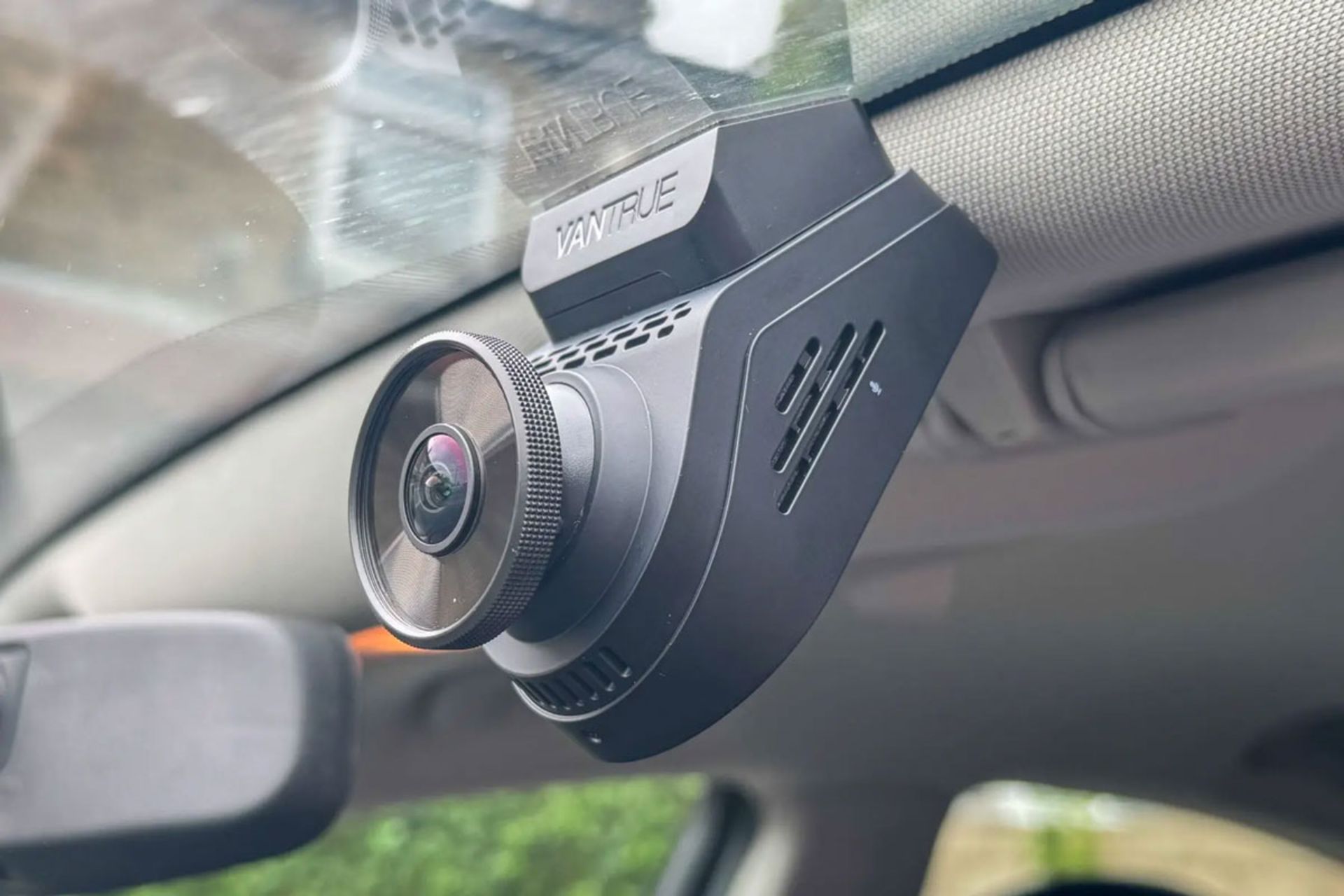 دوربین ثبت وقایع خودرو