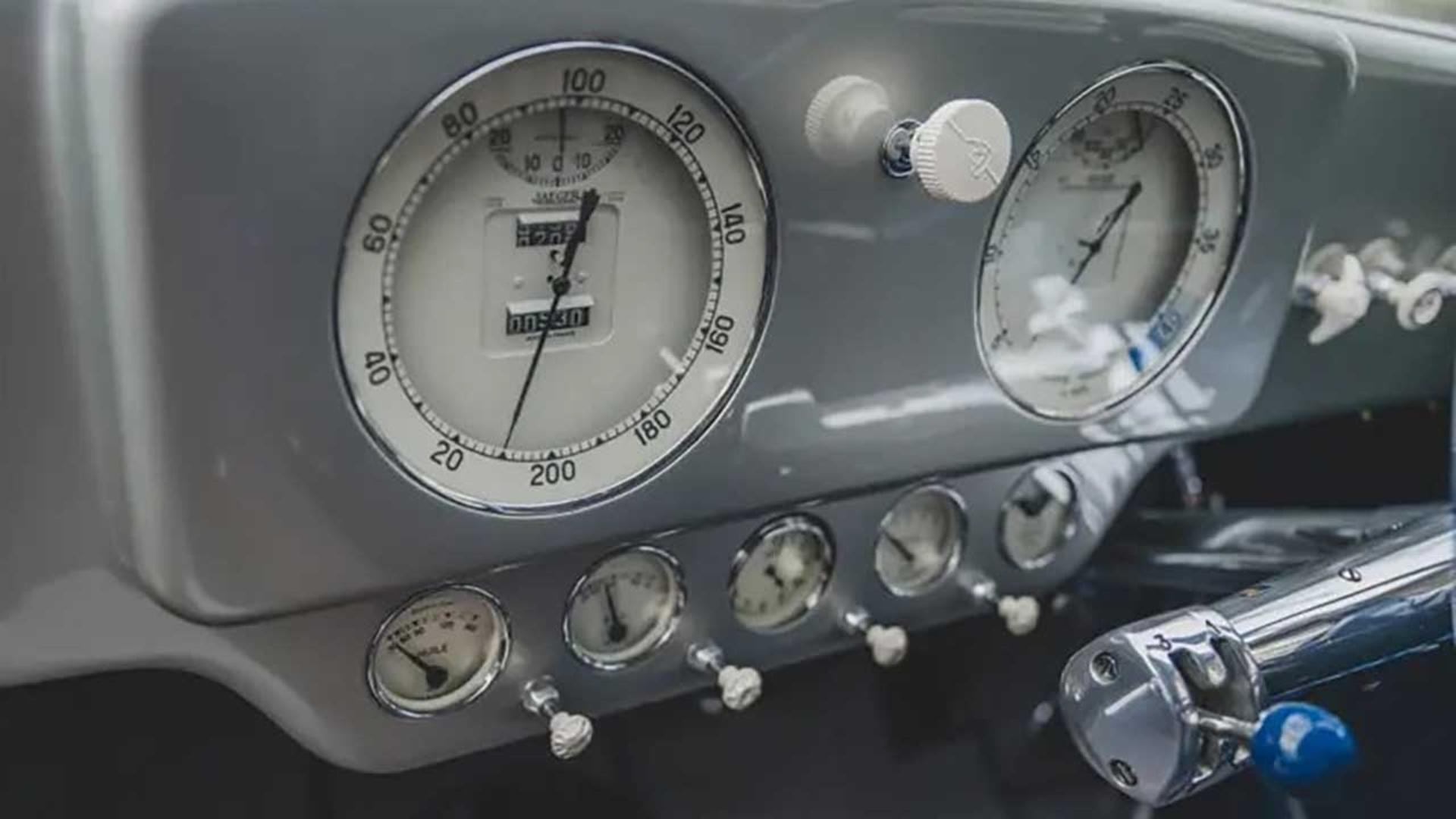 داخل خودروی فرانسوی دولاژ D8-120 S