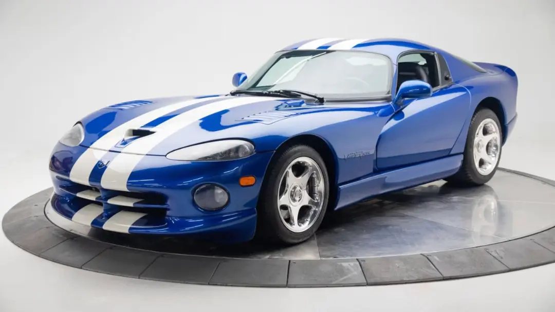 دوج وایپر (Dodge Viper) مدل ۱۹۹۷ با رنگ آبی و خطوط سفید