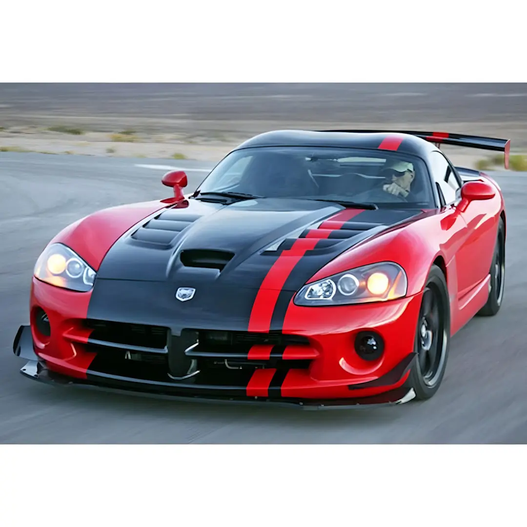 خودرو دوج وایپر (Dodge Viper) مدل SRT-10 ACR با رنگ قرمز و نوارهای مشکی در حال حرکت