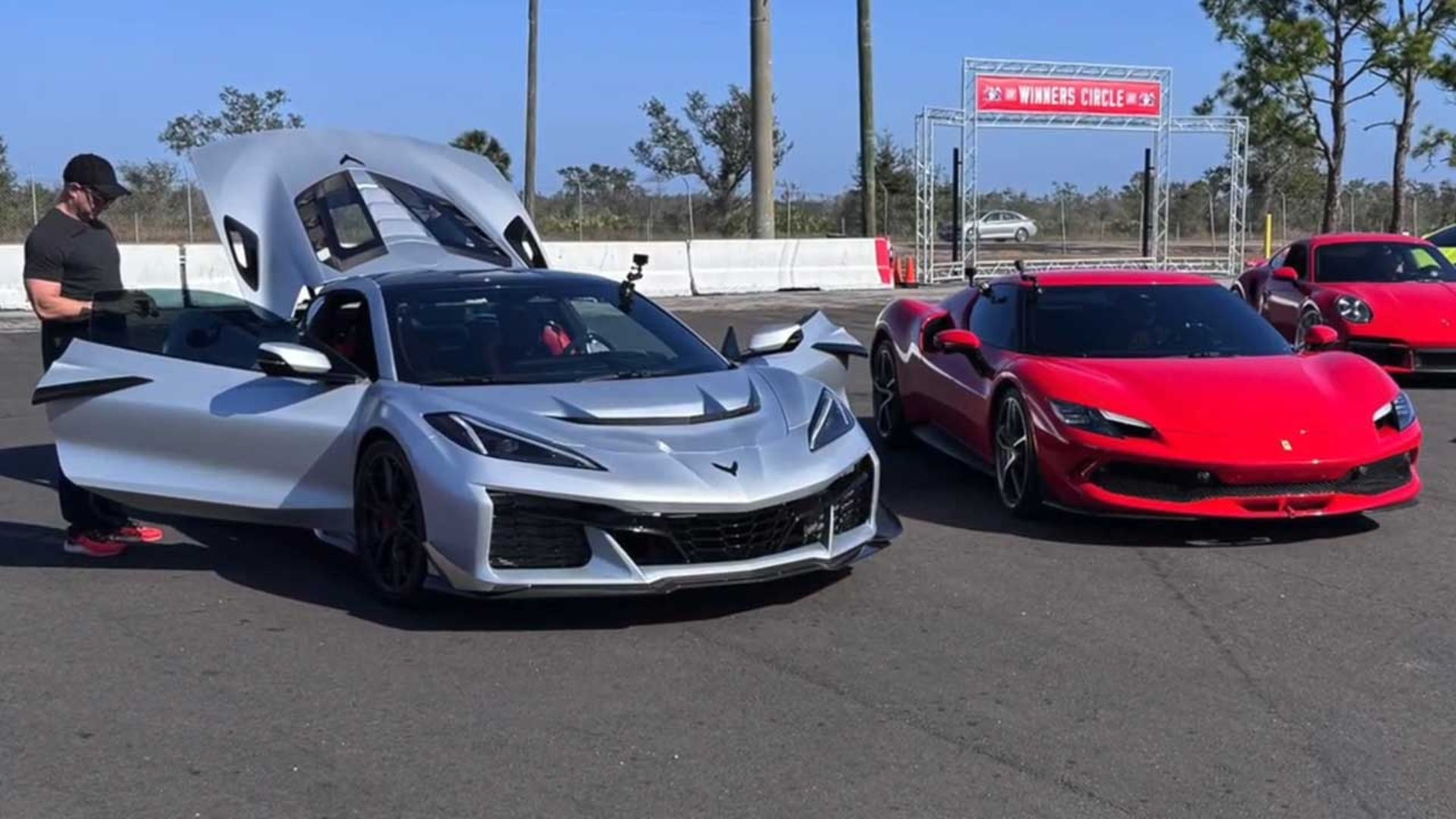 درگ کوروت ZR1 و فراری 296