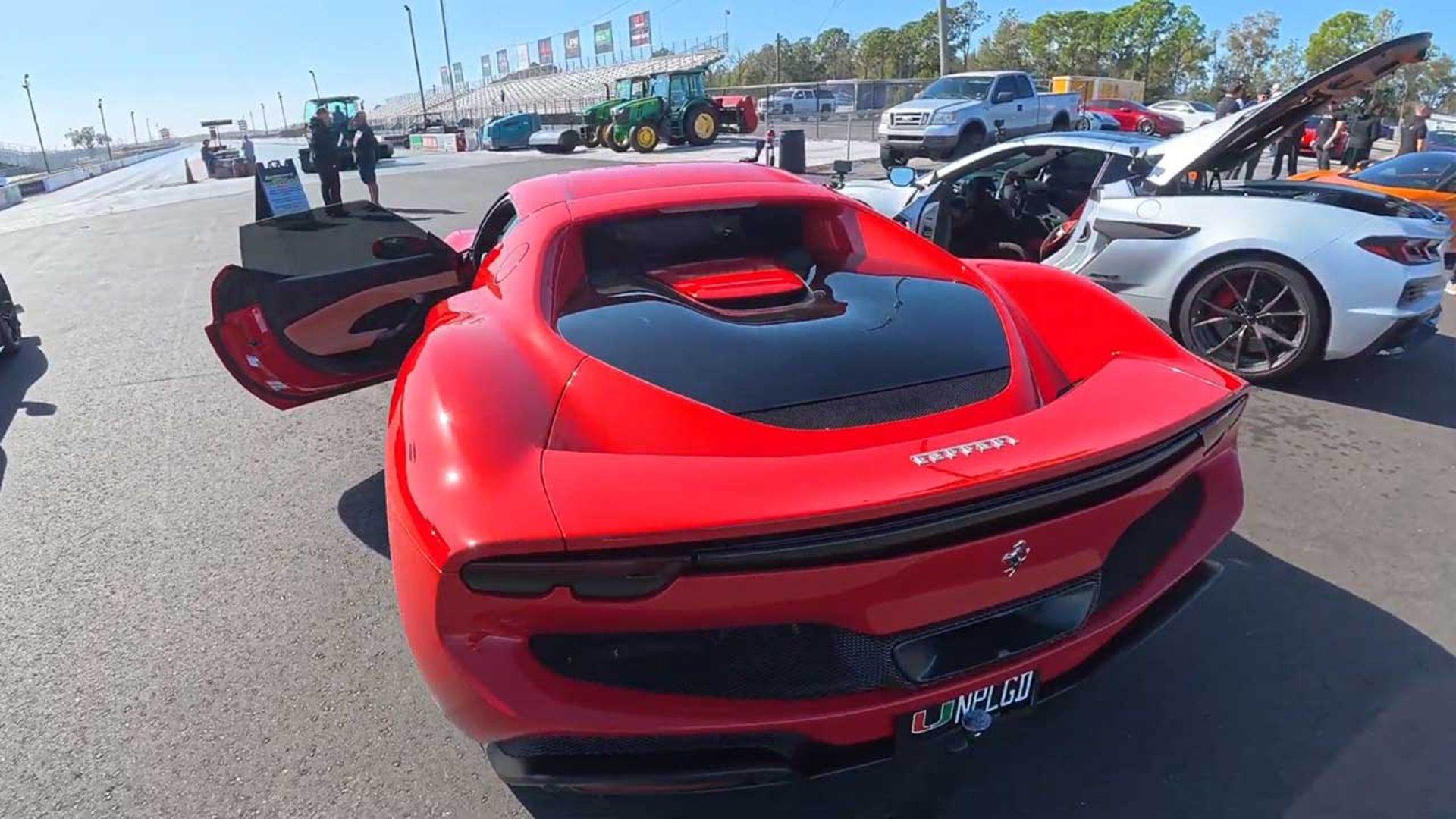 درگ کوروت ZR1 و فراری 296