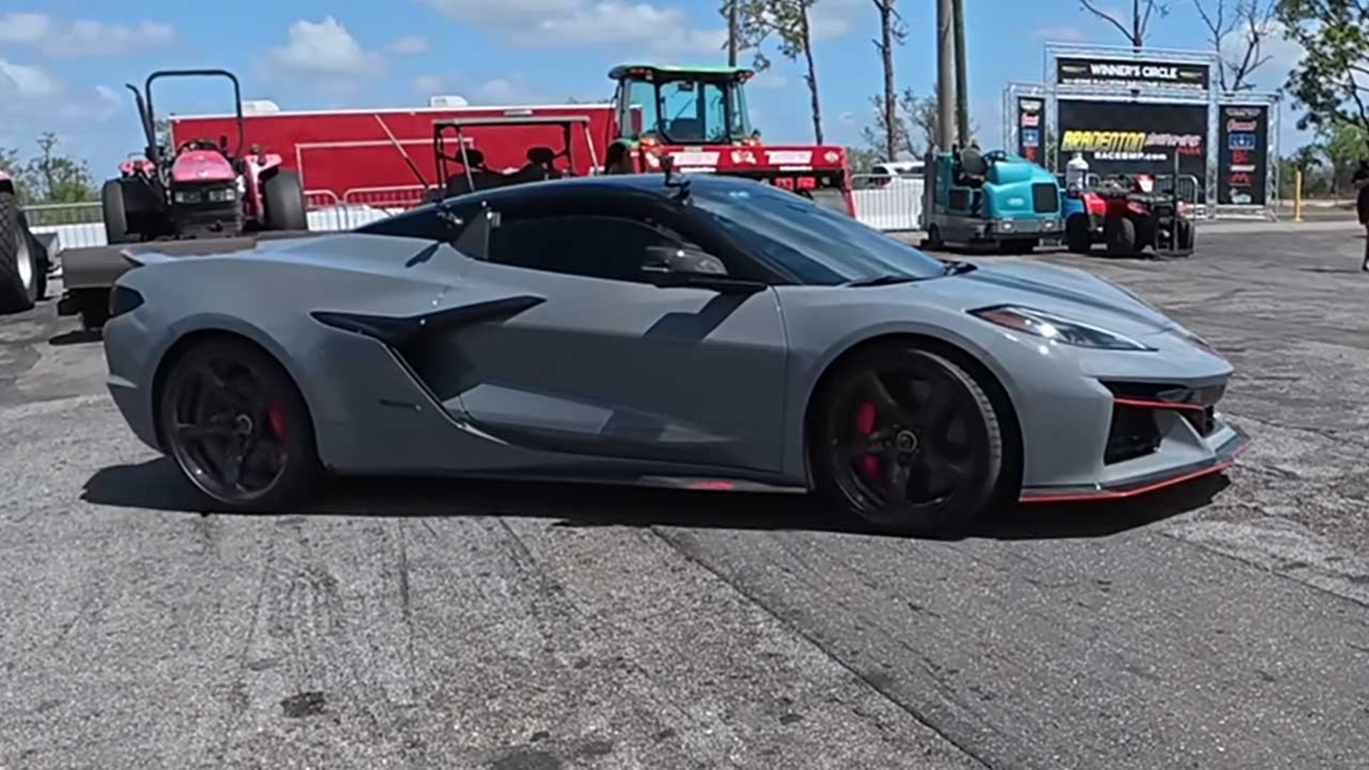 درگ کوروت E-Ray با لامبورگینی روئلتو