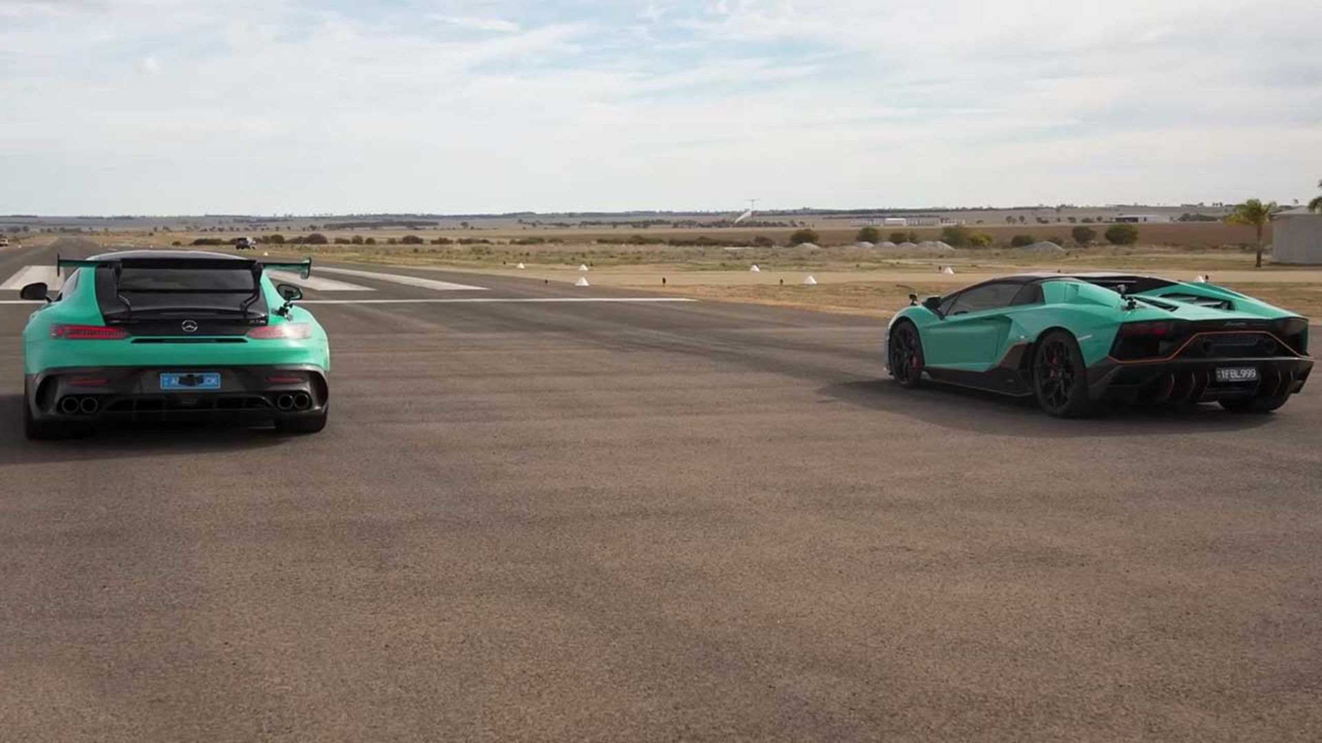 درگ لامبورگینی اونتادور اولتیمائه و مرسدس AMG GT بلک سریز