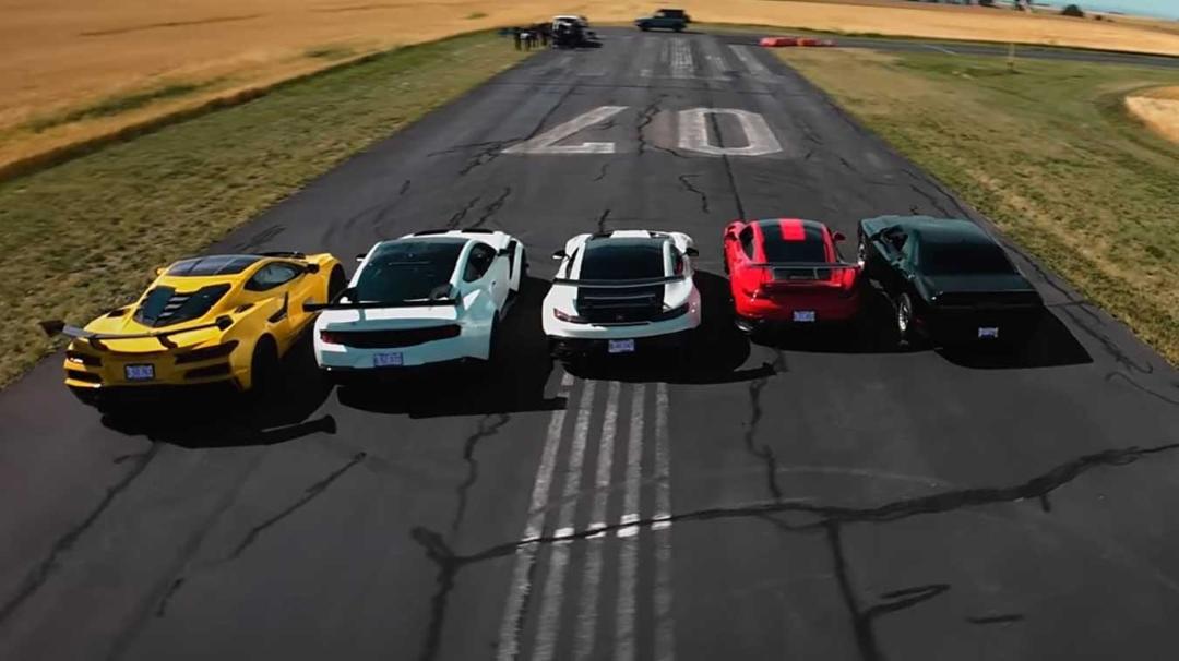 خودروهای کوروت ZR1 (Corvette ZR1) و موستانگ GTD در کنار پورشه و مرسدس در پیست مسابقه
