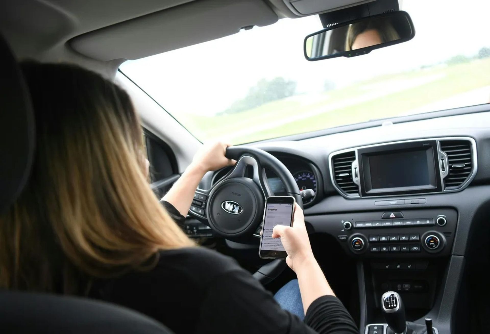 صحبت با تلفن در حین رانندگی