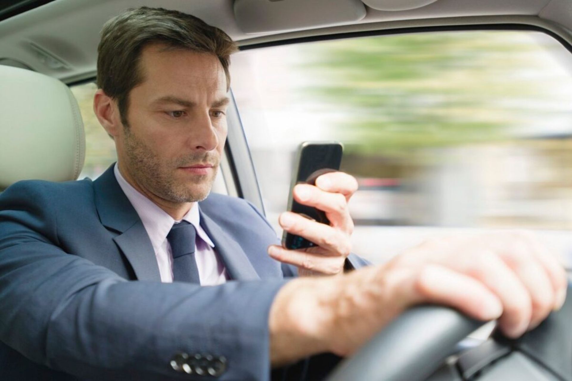 پیامک حین رانندگی