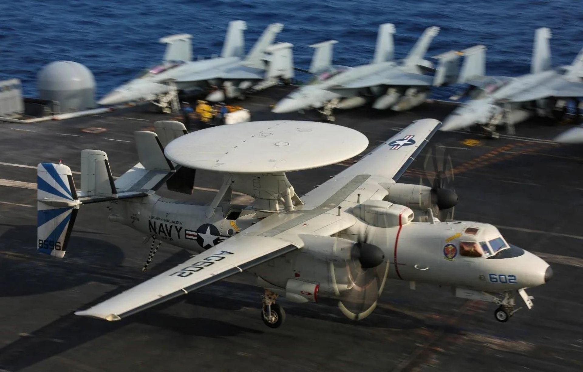 آواکس E-2