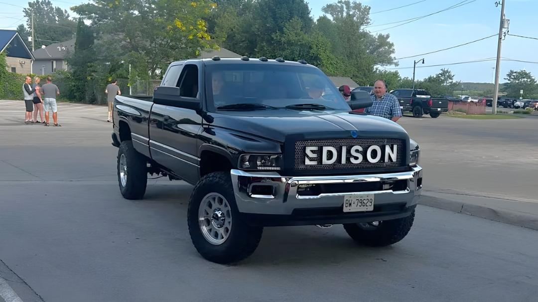 پیکاپ دوج (Dodge) مدل ۱۹۹۵ با موتور الکتریکی برند ادیسون (Edison)