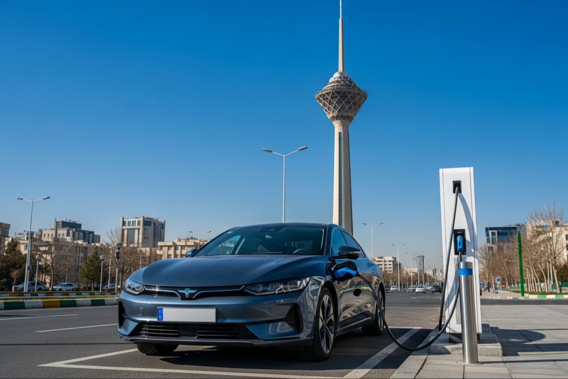 خودروی برقی در حال شارژ در یک ایستگاه شارژ مدرن شهری