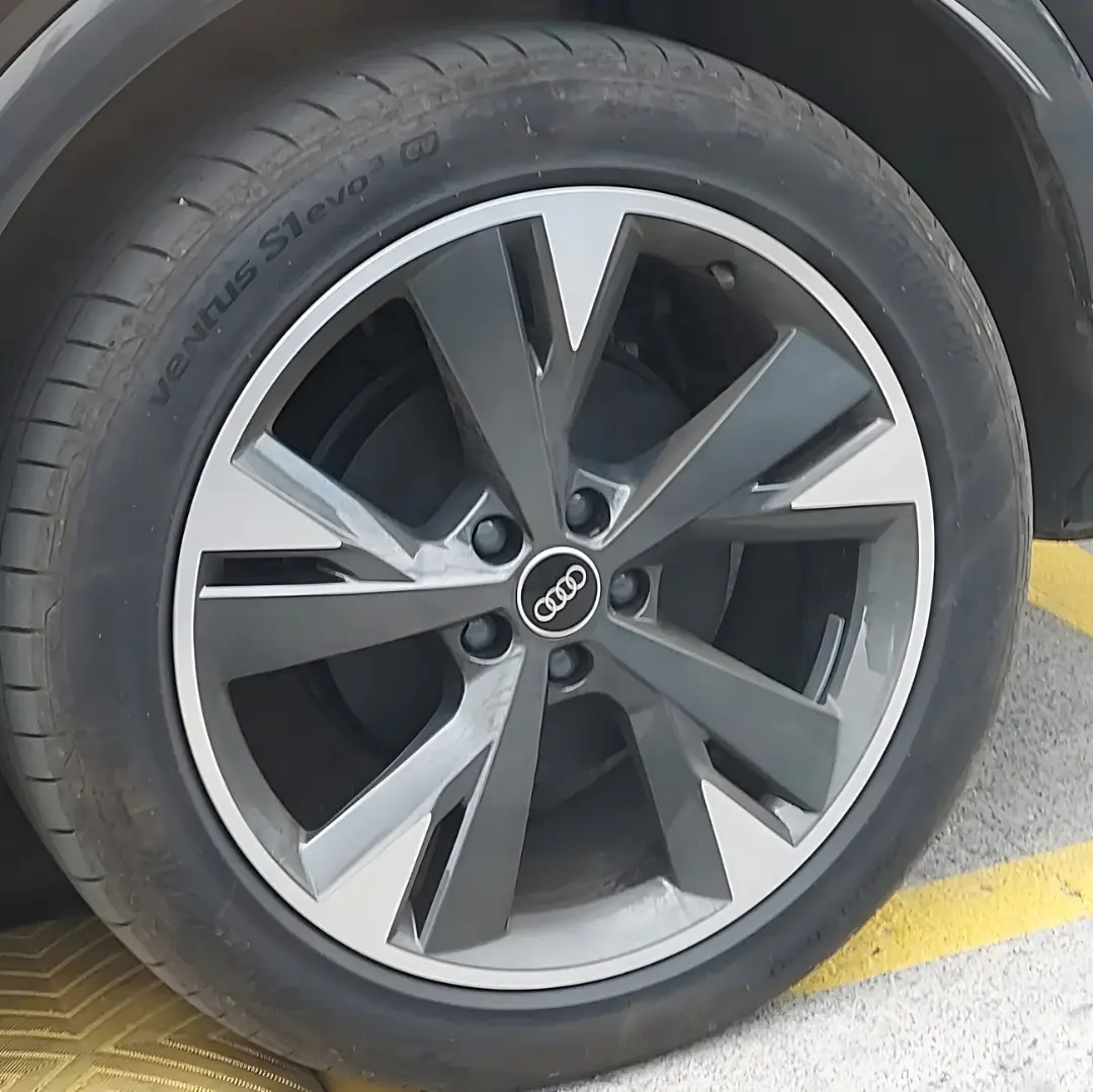 چرخ و رینگ خودروی برند آئودی (Audi) با تایرهای Hankook