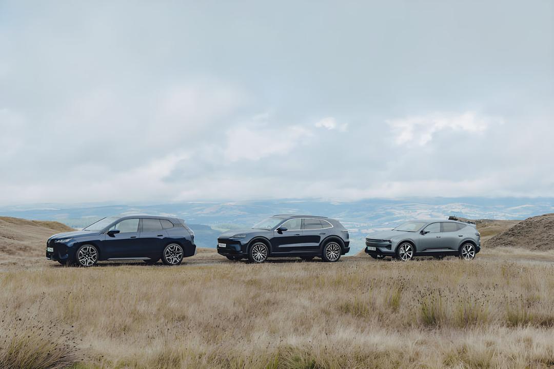 خودروهای برقی پورشه (Porsche) کاین، ب‌ام‌و (BMW) iX و پولستار (Polestar) در طبیعت