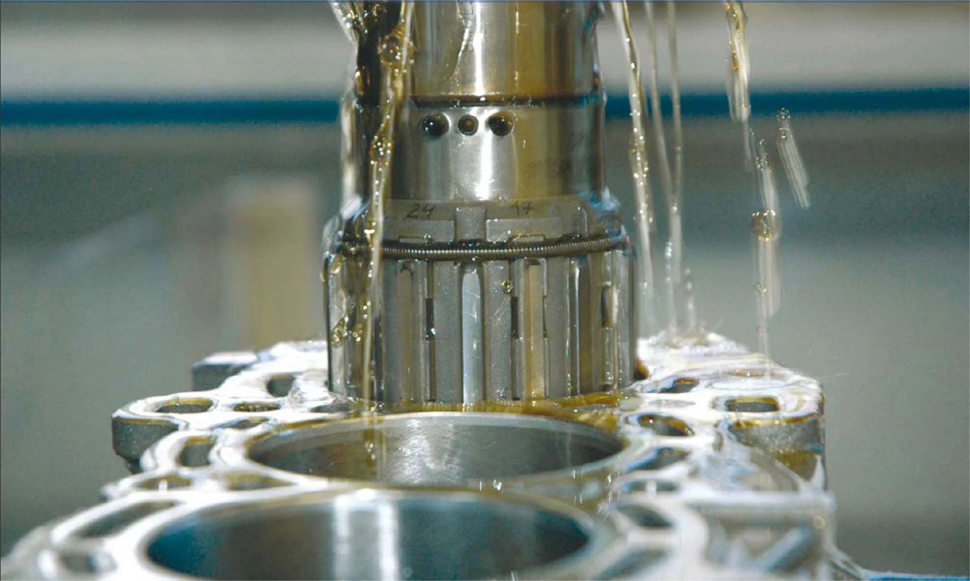 نمای نزدیک سیلندر ماشین