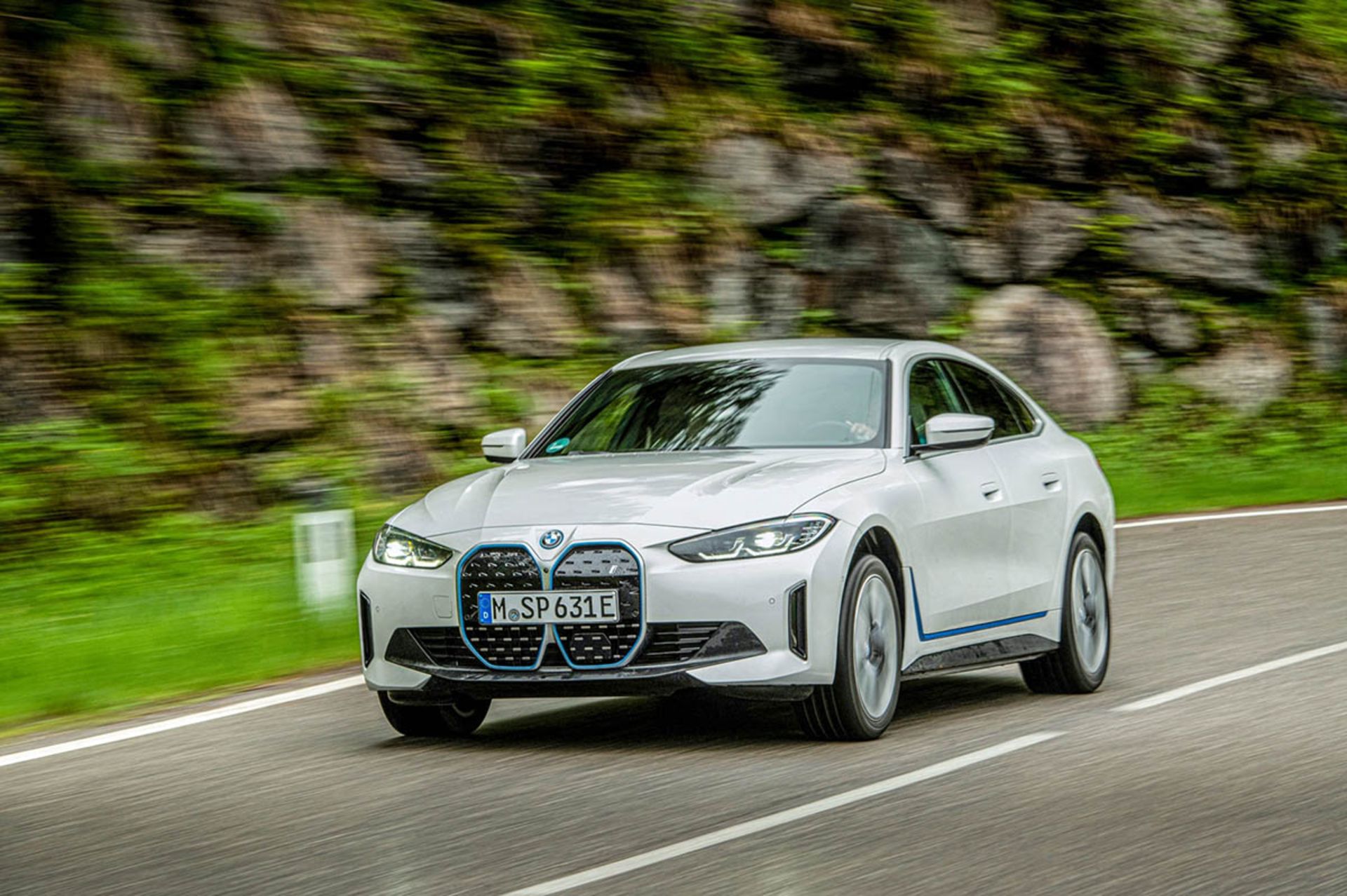 رانندگی با بی ام و BMW i4