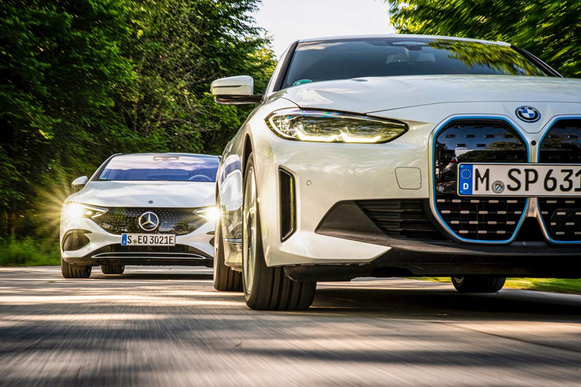 مقایسه مرسدس EQE و BMW i4