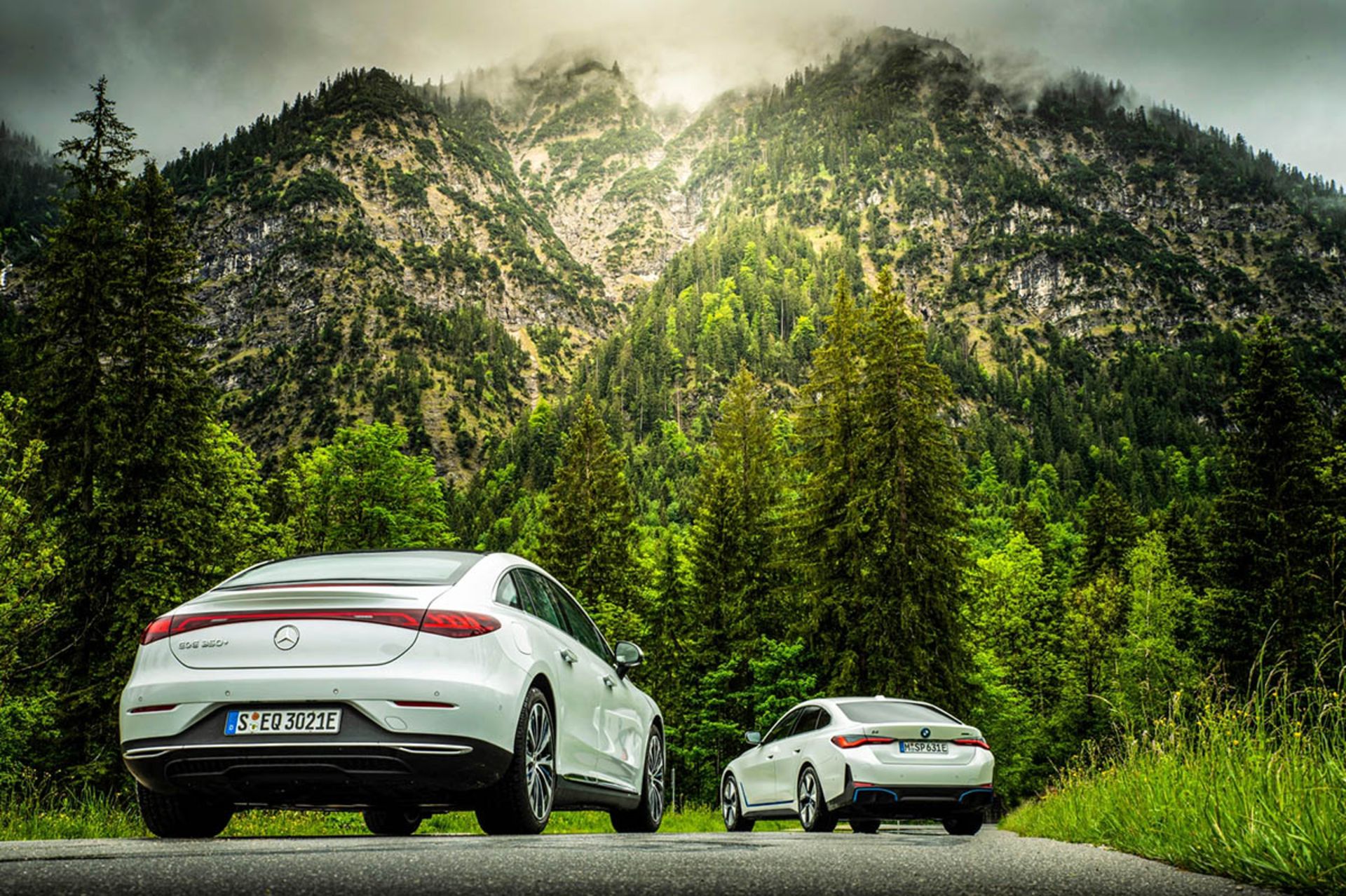 مقایسه مرسدس EQE و BMW i4