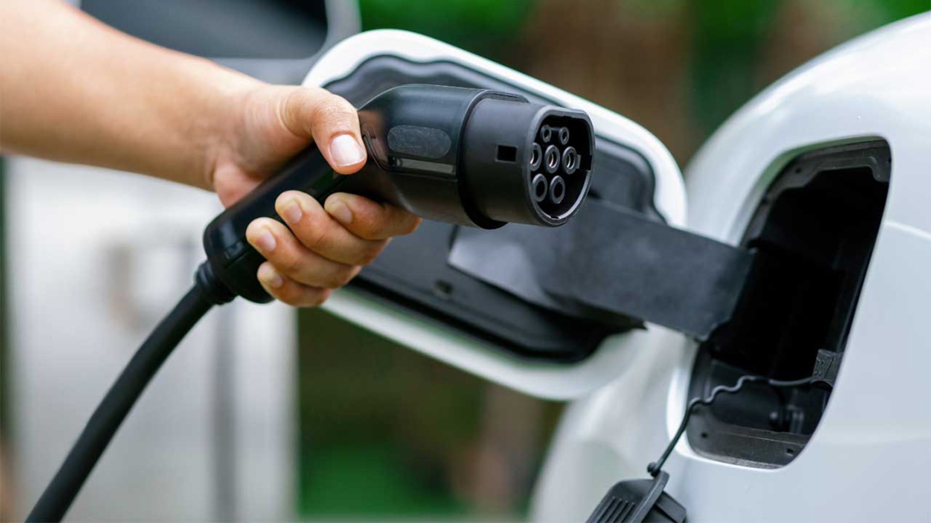 مقایسه هزینه استفاده خودروی برقی و بنزینی