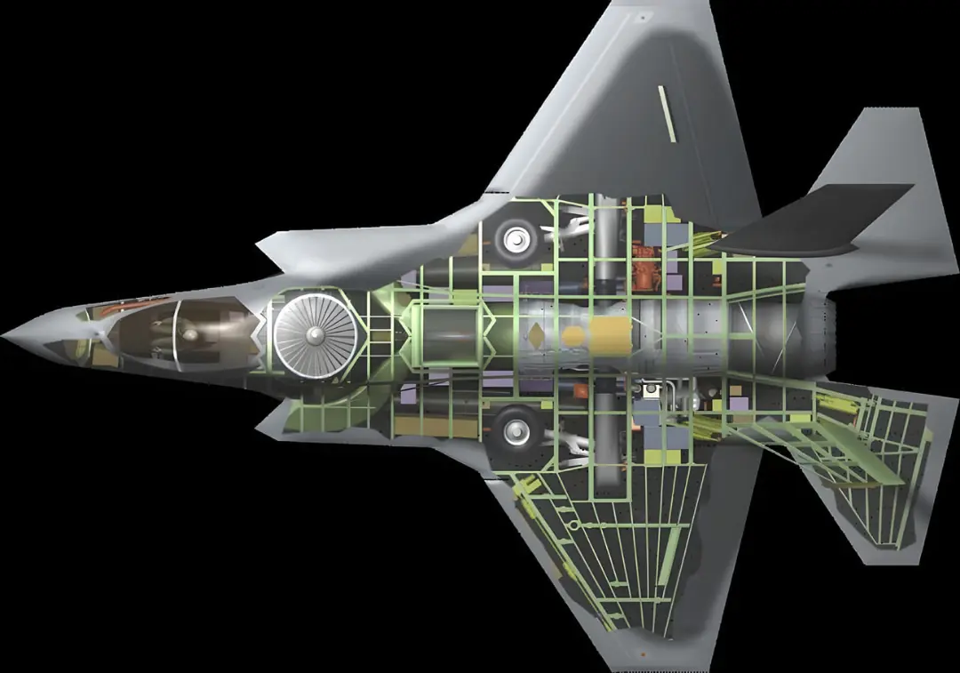 نمای برش‌خورده از اجزای داخلی و سامانه فن بالابر جنگنده F-35B (Lightning II)