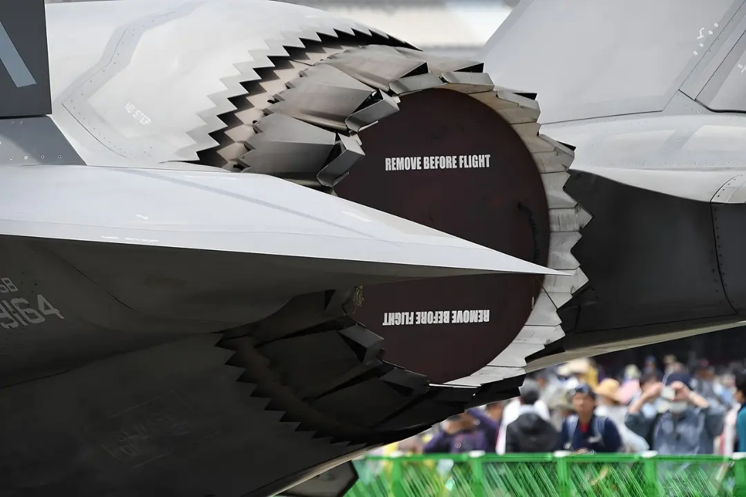 نازل خروجی موتور جنگنده F-35B (Lightning II) در نمای نزدیک