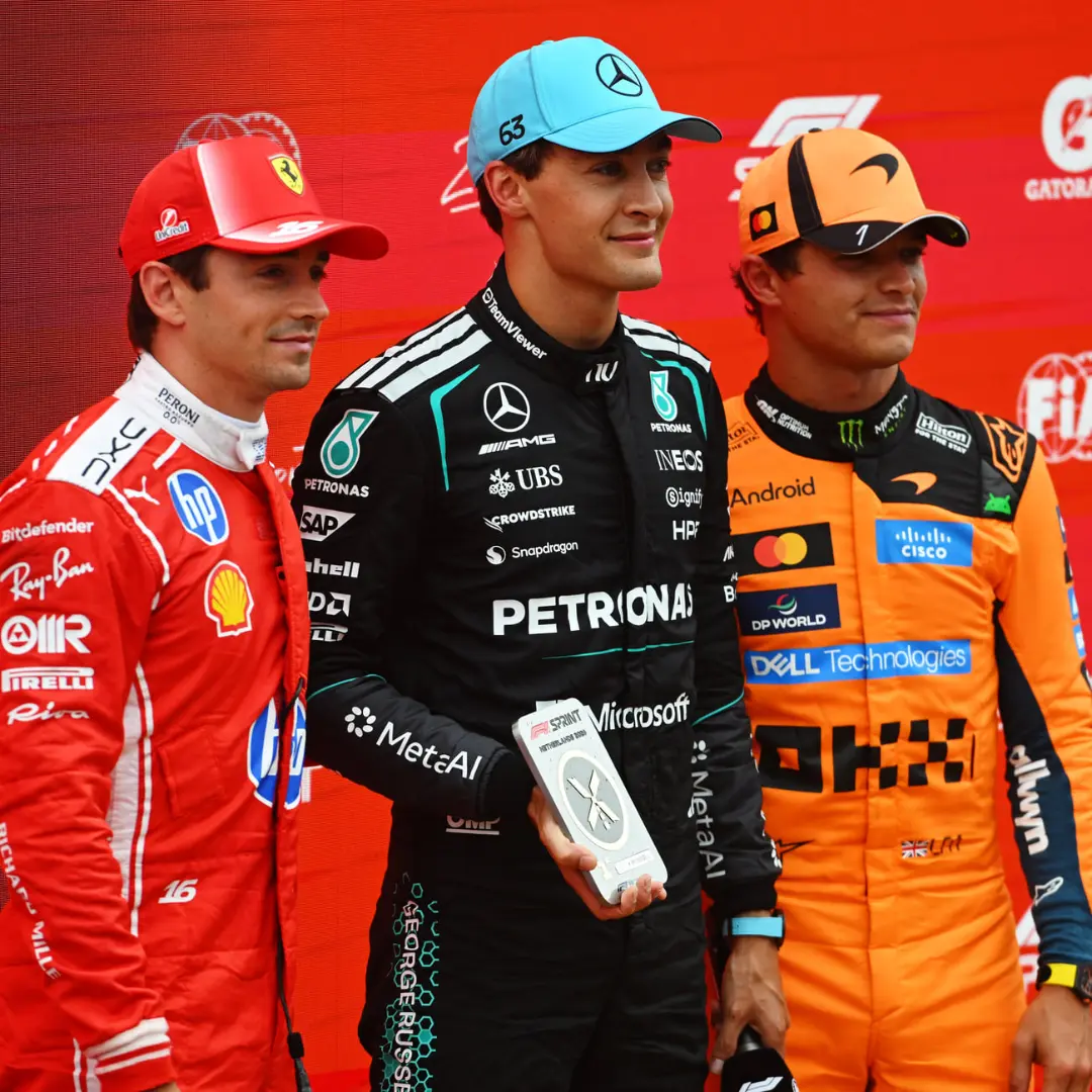 رانندگان مسابقه فرمول یک (Formula 1) روی سکوی اسپرینت