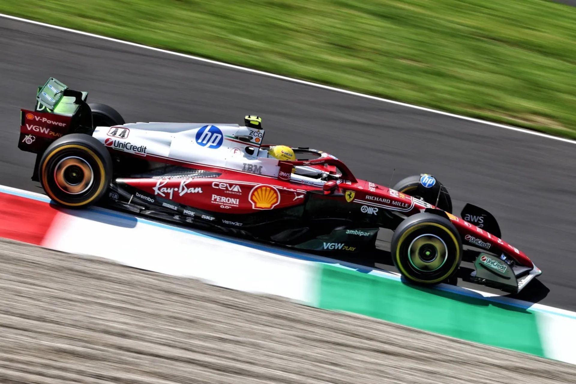 f1 ferrari  2025