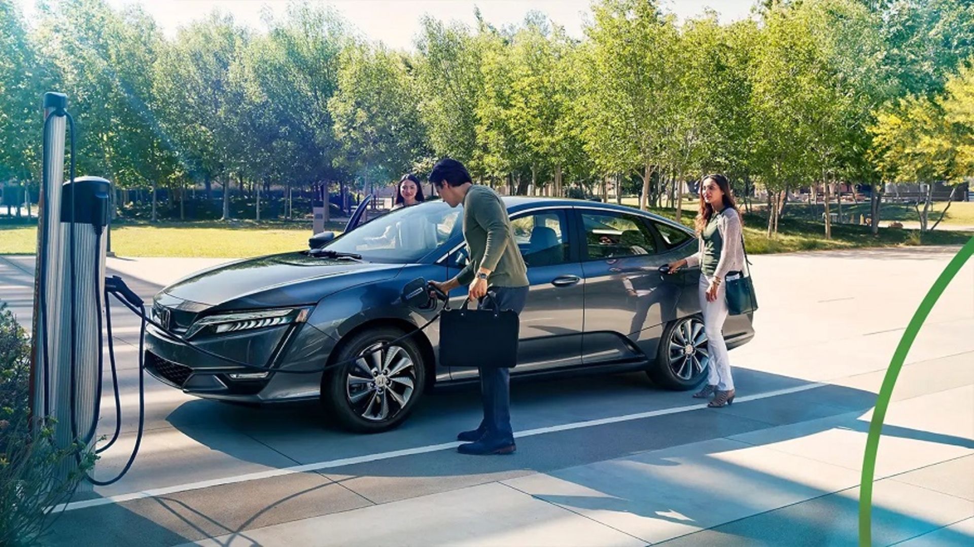 خودروی هیبریدی خانوادگی