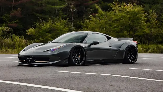 خودروی فراری ۴۵۸ (Ferrari 458) با کیت بدنه پهن لیبرتی واک