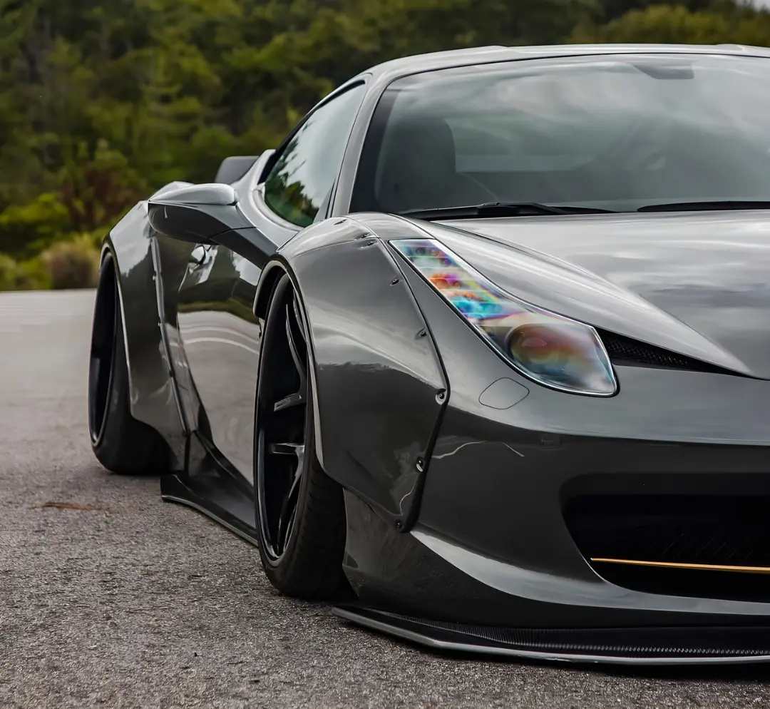 خودرو فراری 458 (Ferrari 458) با کیت‌بدنه‌ی عریض لیبرتی واک (Liberty Walk)