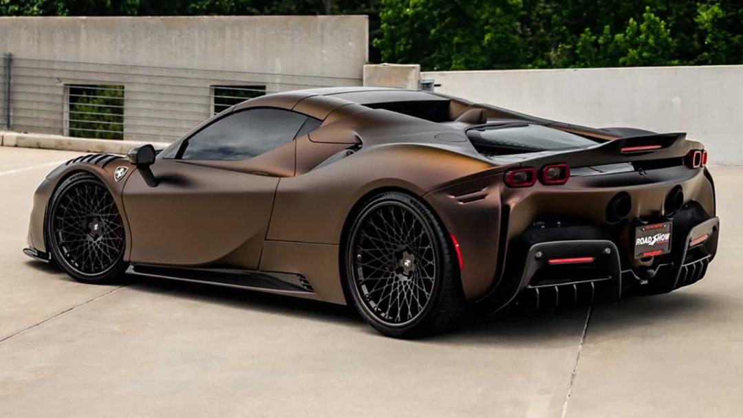 فراری SF90 (Ferrari SF90) با تیونینگ RS ادیشن و رنگ مات قهوه‌ای