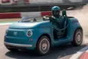خودروی کانسپت فیات توپولینو (Fiat Topolino) مدل Top.L در حال حرکت در پیست