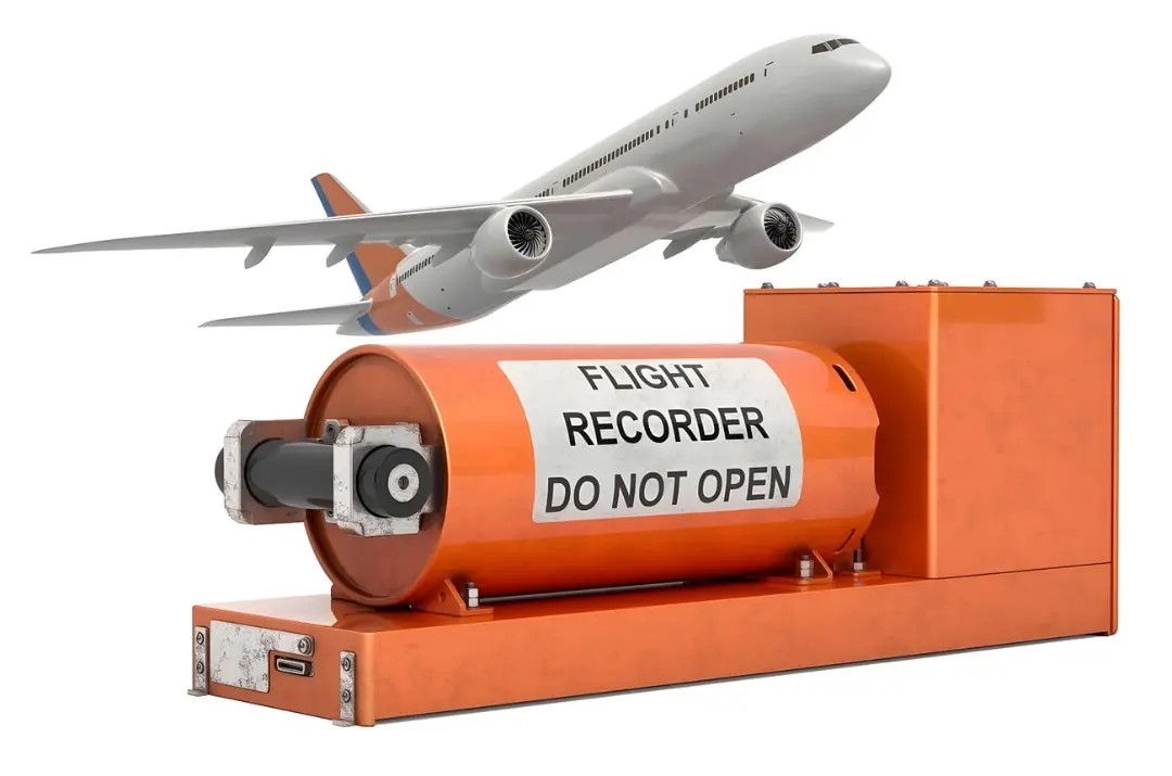 جعبه سیاه (Flight Recorder) نارنجی رنگ زیر پرواز یک هواپیمای مسافربری