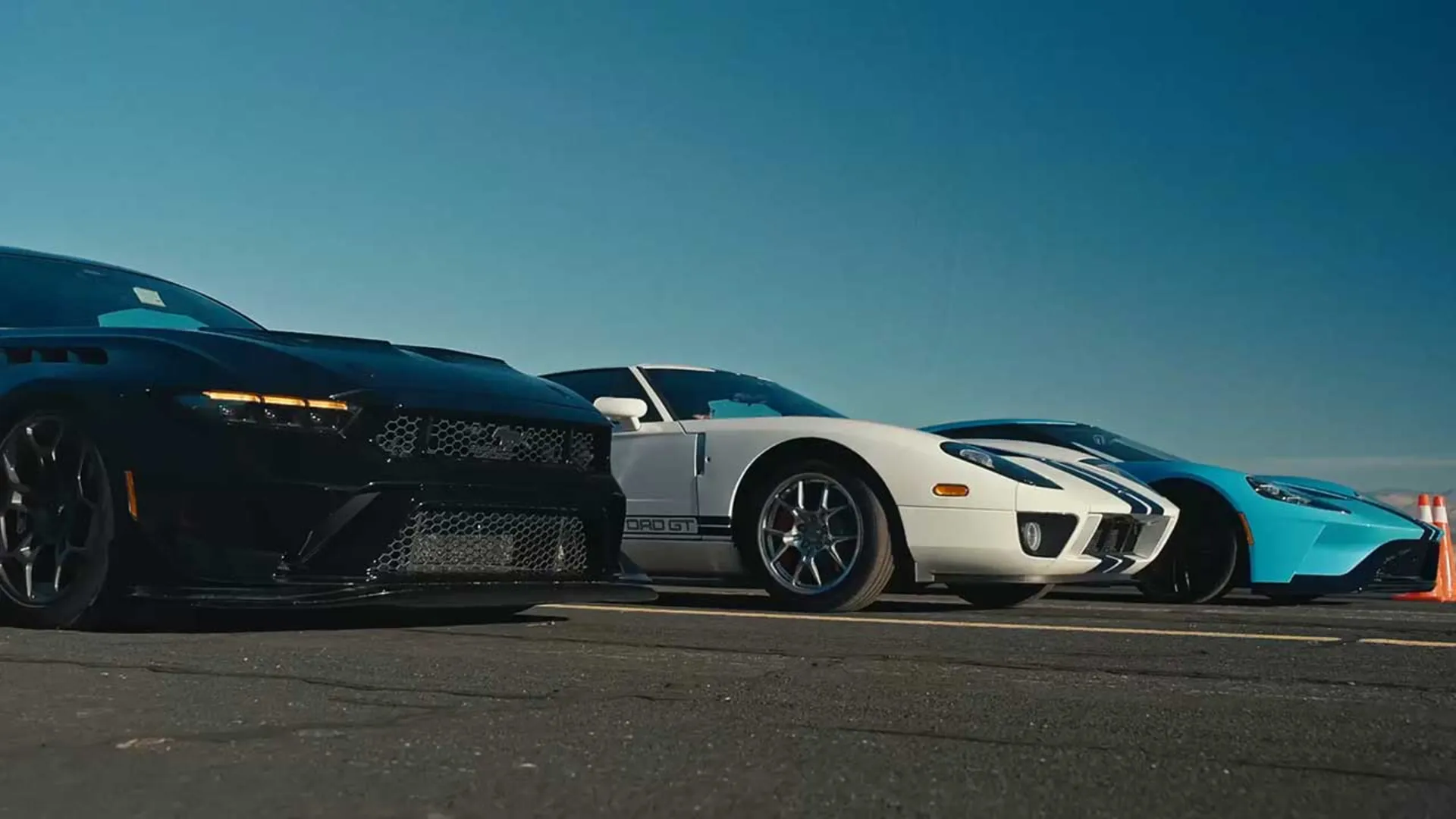 موستانگ GTD با دو نسل فورد GT