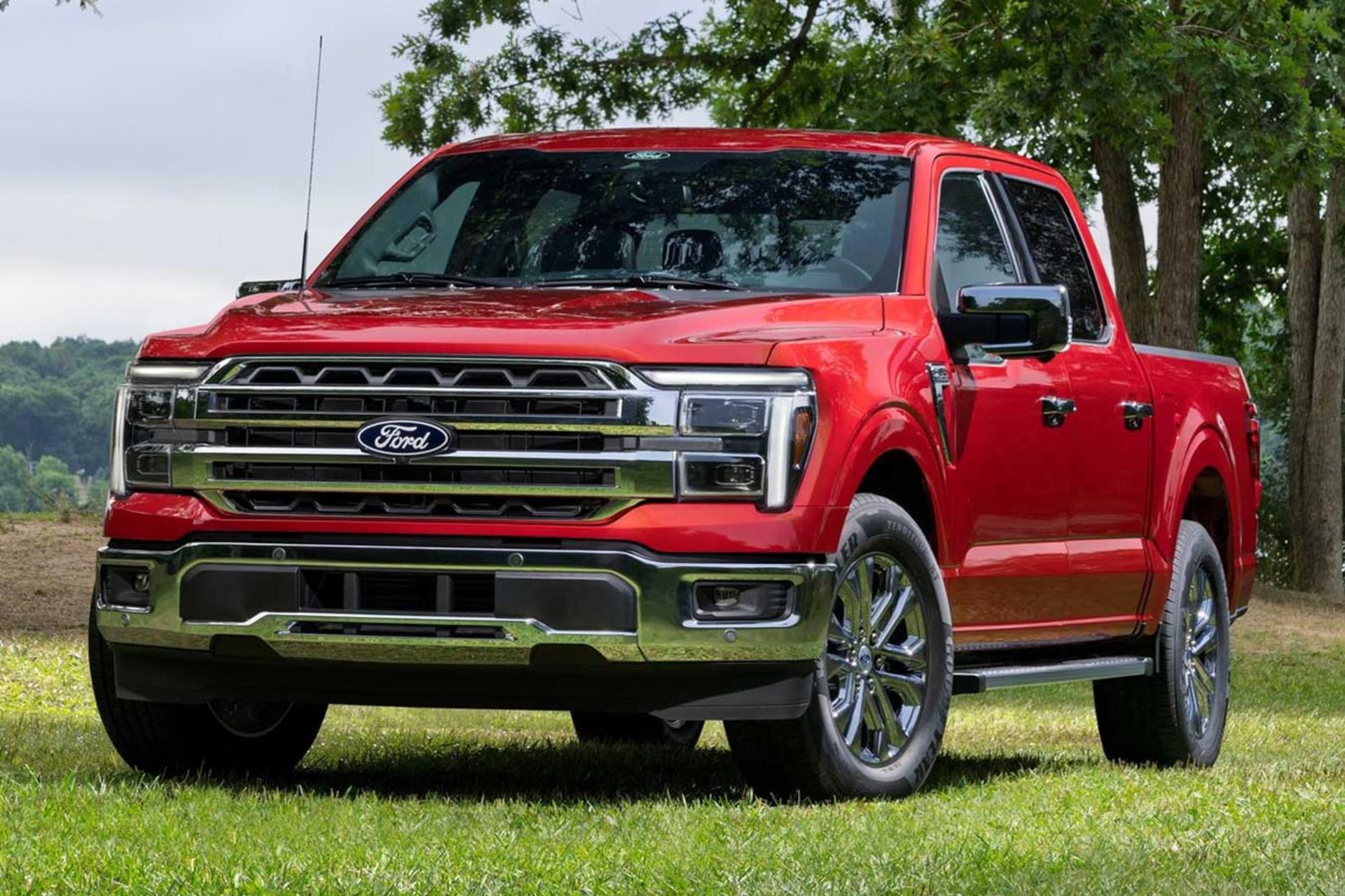 پیکاپ قرمز رنگ فورد F-150 (Ford F-150) مدل 2027 در فضای سبز