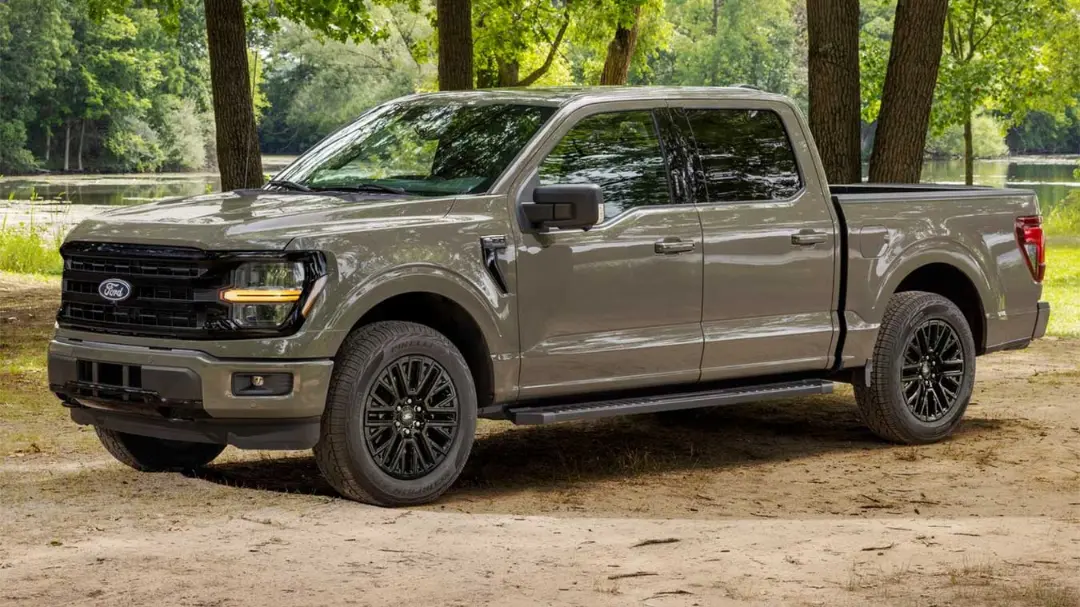 پیکاپ فورد F-150 (Ford F-150) مدل 2027 با طراحی جدید در فضای باز