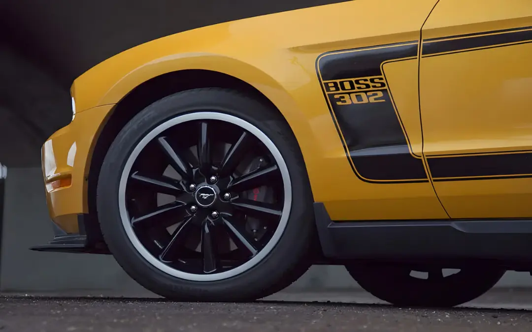 چرخ و رینگ مشکی فورد موستانگ (Ford Mustang) مدل Boss 302