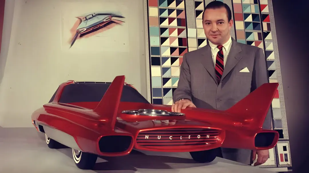 خودروی اتمی فورد نوکلئون (Ford Nucleon) با طراحی آینده‌نگرانه و قرمز رنگ