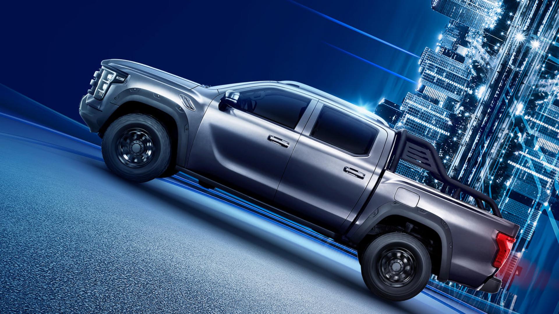 پیکاپ فوتون تونلند V7 (Foton Tunland V7) خاکستری در مسیر جاده‌ای شهری