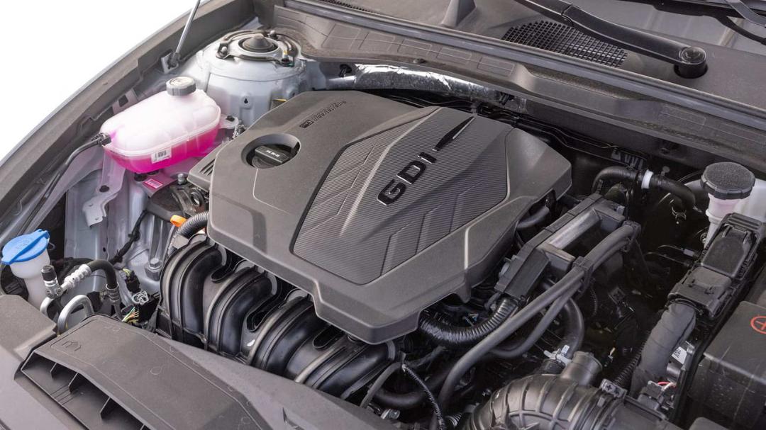 موتور چهار سیلندر با پوشش GDI (Gasoline Direct Injection) در محفظه موتور خودرو