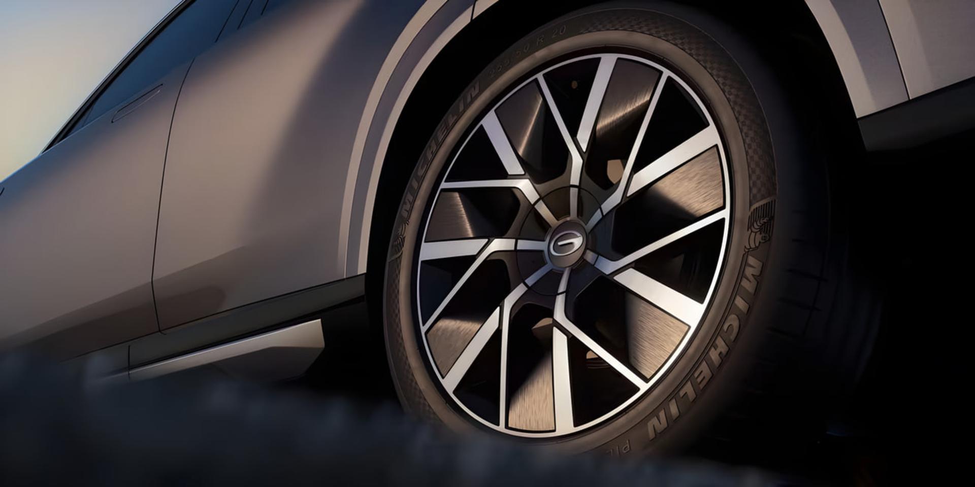 رینگ و لاستیک میشلن (Michelin) روی خودروی شاسی‌بلند گک (GAC) S7