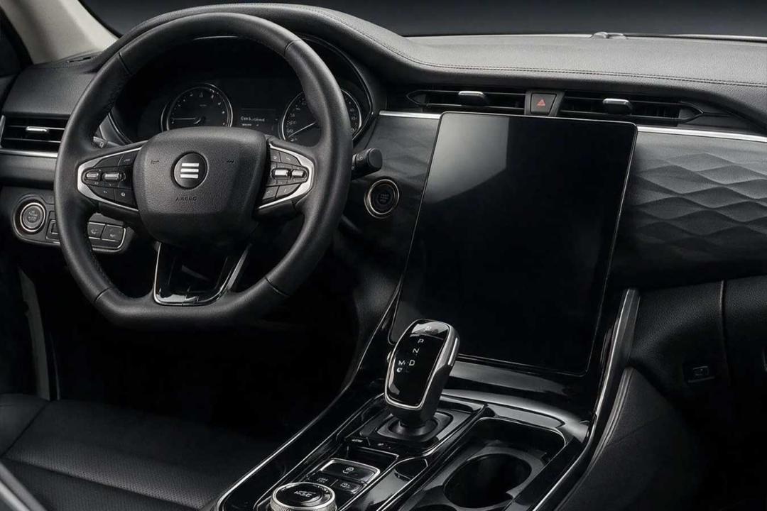 کابین خودروی نیسان ترا (Nissan Terra) با نمایشگر لمسی بزرگ و فرمان چرمی