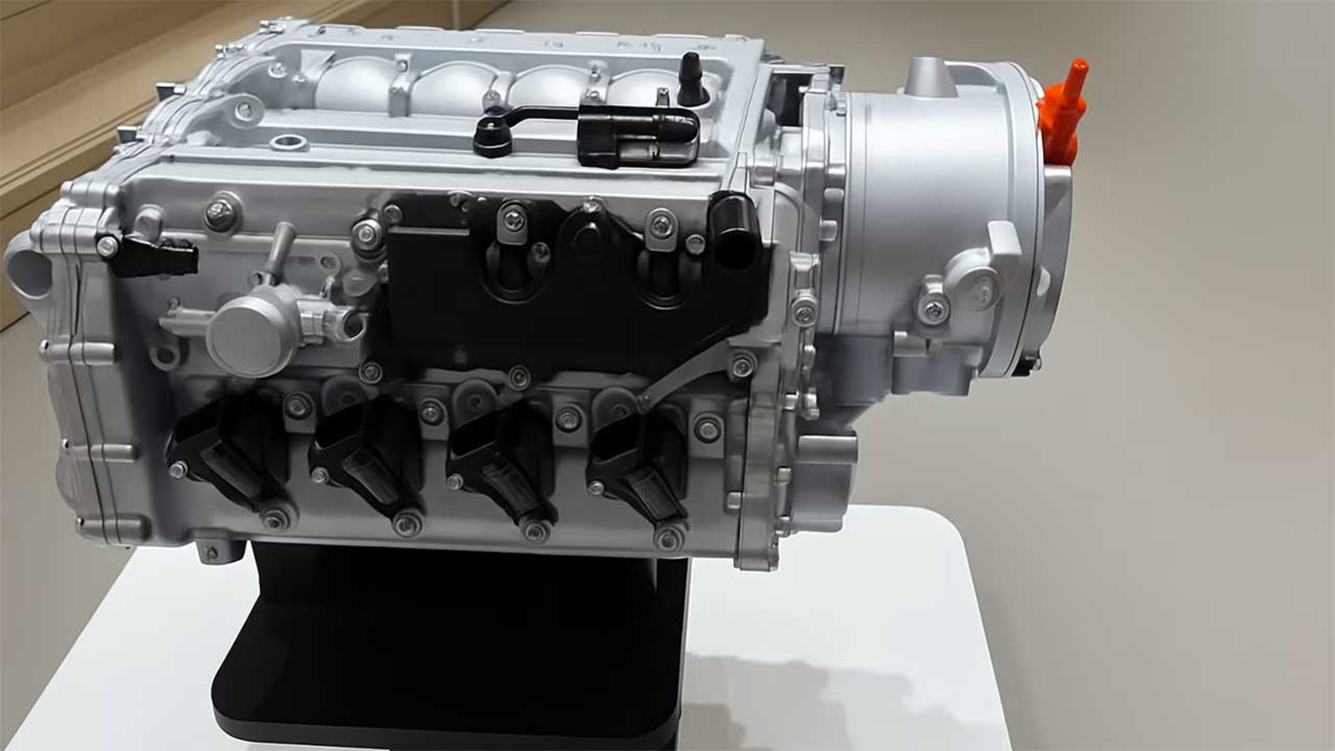 بازگشت موتورهای بنزینی