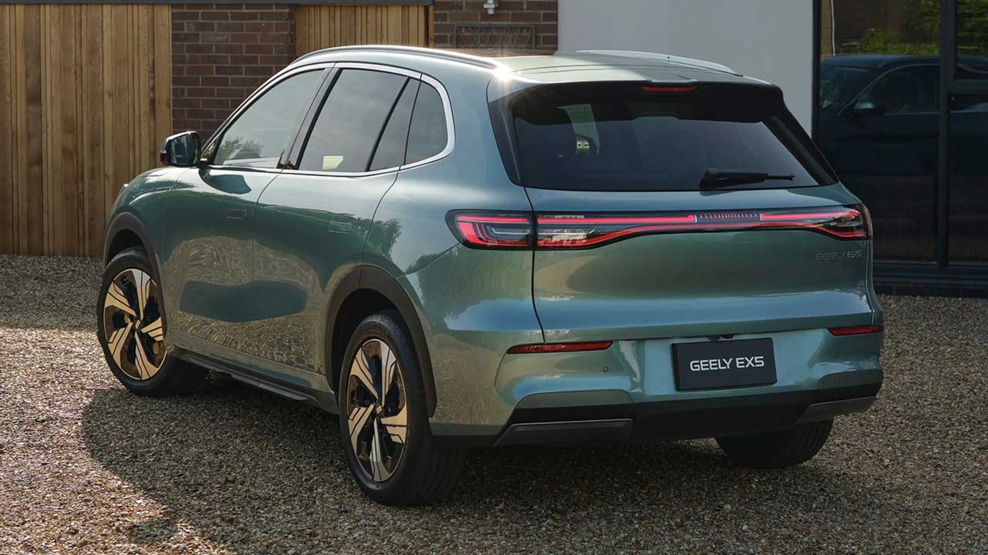 چرخش 90 درجه چرخ‌های جیلی EX5