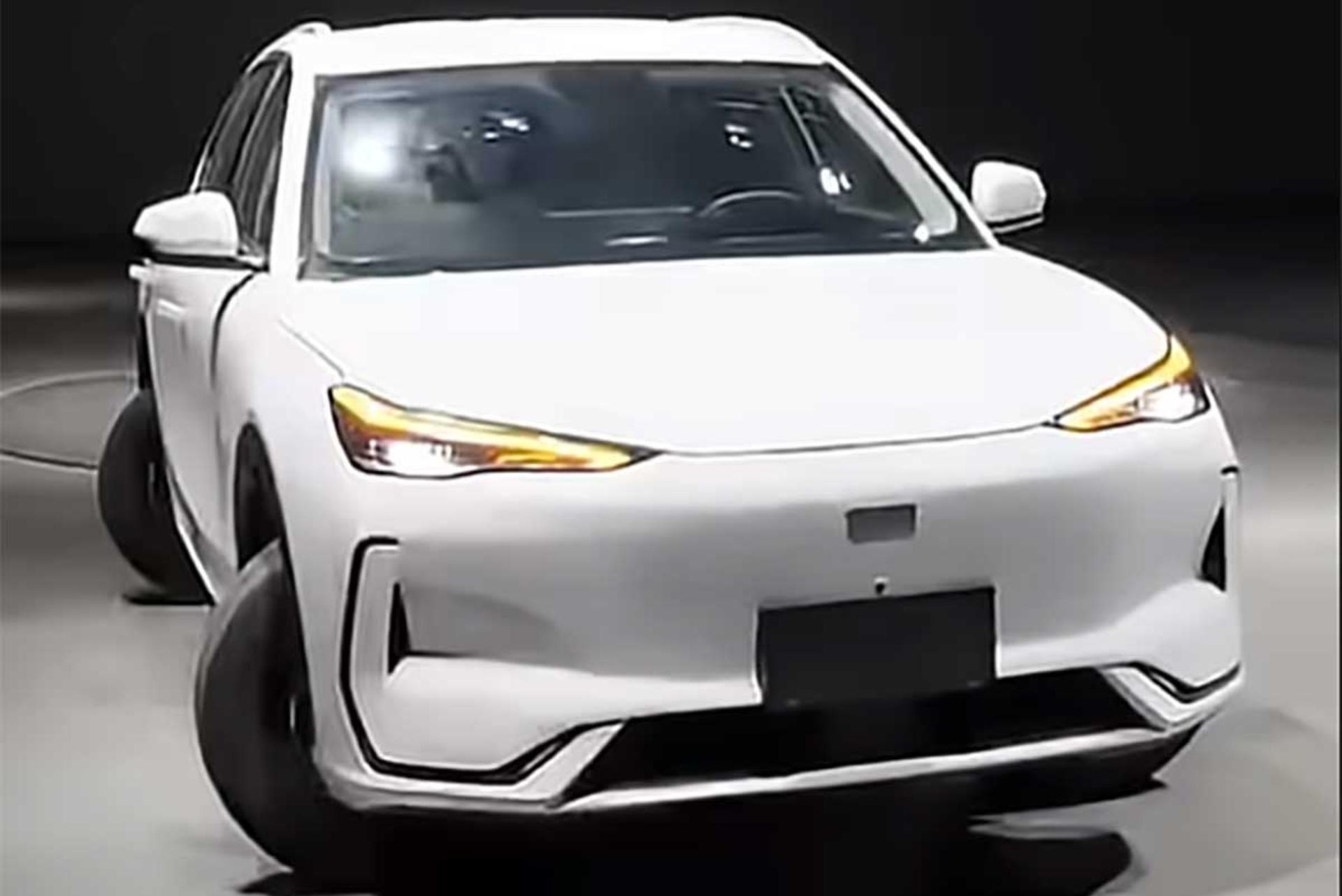 چرخش 90 درجه چرخ‌های جیلی EX5