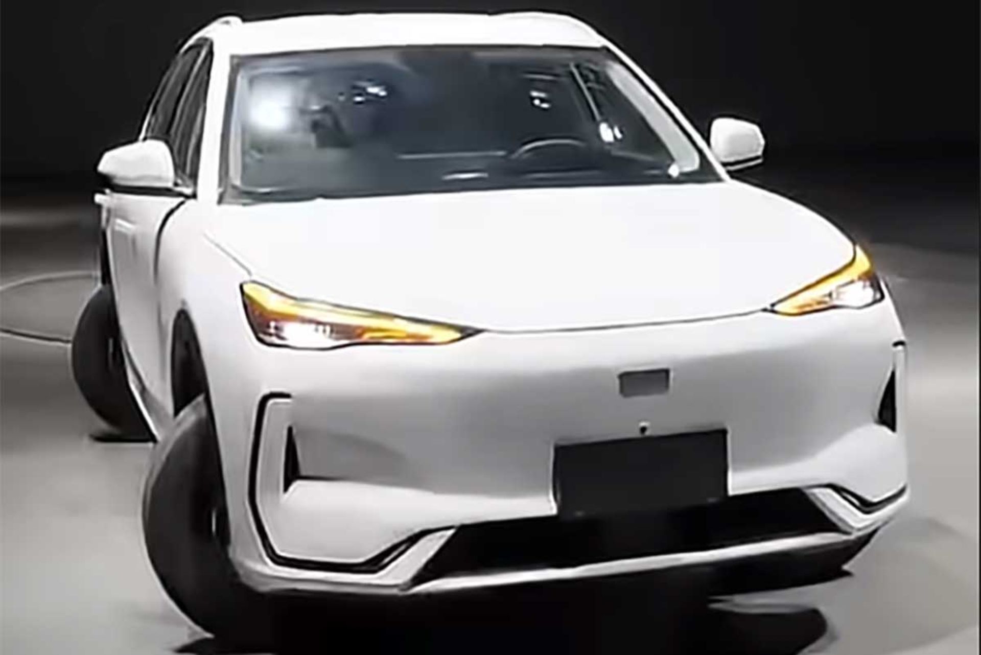 چرخش 90 درجه چرخ‌های جیلی EX5