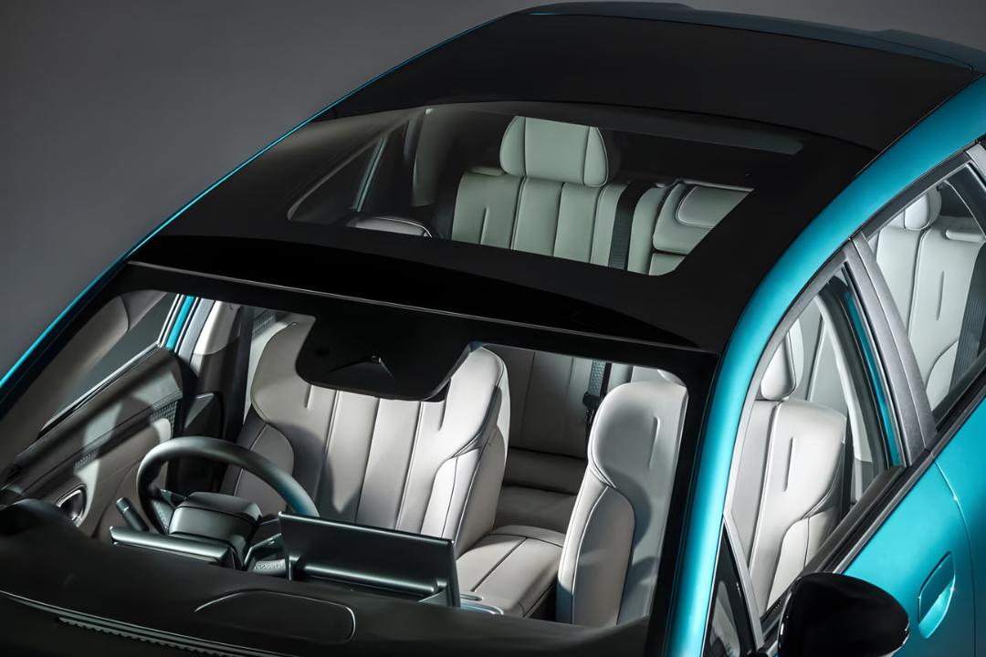 کابین و سقف پانورامای خودرو برقی گک آیون یوتی (Geely Geometry UT)