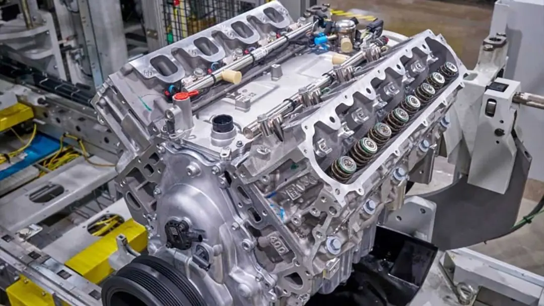 موتور هشت سیلندر (V8) جدید جنرال موتورز (General Motors) در خط تولید