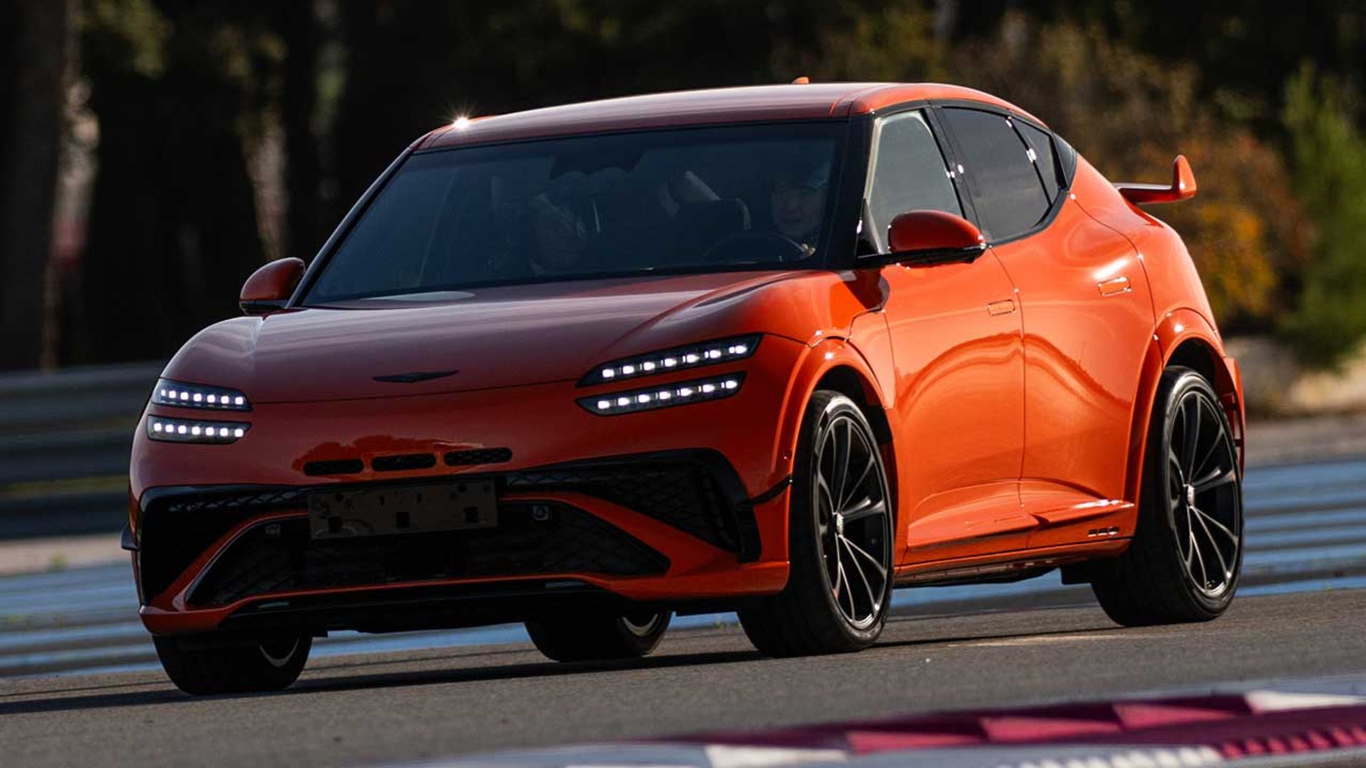 جنسیس GV60 ماگما